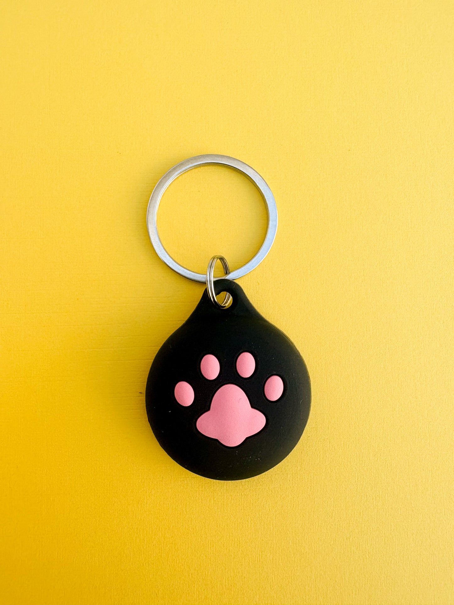 Cute Black Paw Silicone AirTag Cover Keychain — Fun AirTag Holder for Kids’ Backpack or Shoes